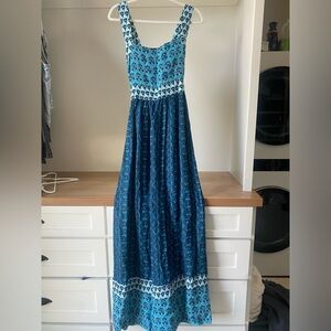 Beautiful fahrety dress. Maxi size medium